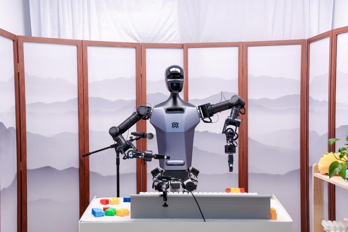 具身智能模型发布，机器人自主决策能力增强