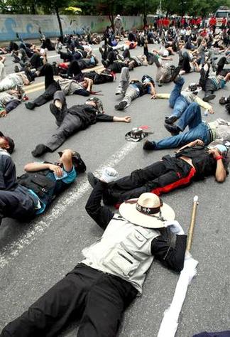 伊拉克多地爆发示威游行，民众呼吁改善安全与民生