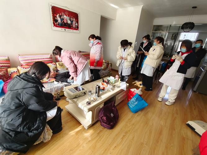 多地推进居家社区养老服务，助餐助浴覆盖更广