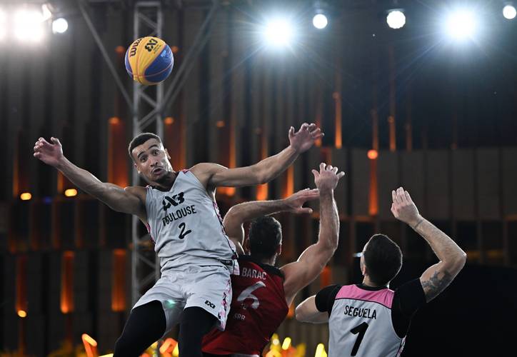 全球体育赛事密集举办,足球篮球联赛热度高涨