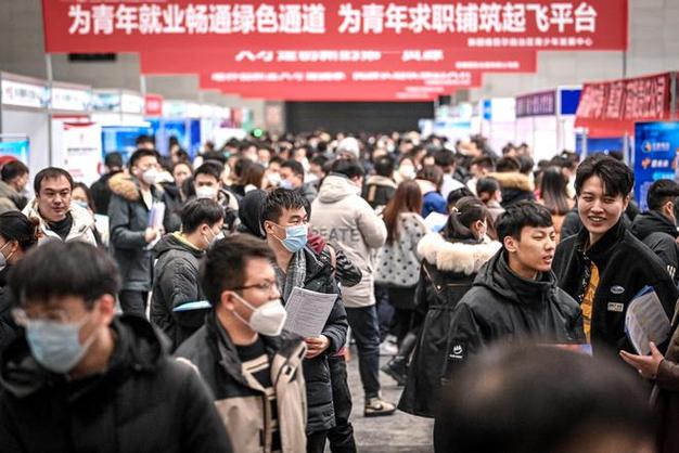 多地高校开启春招面试高峰，应届生求职竞争依然激烈