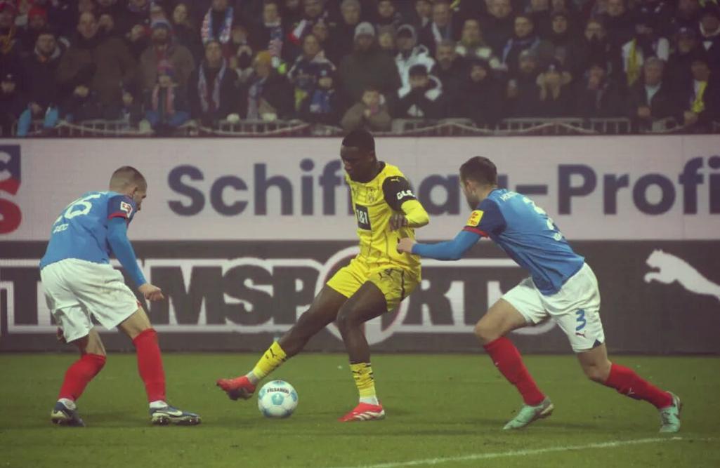 欧洲主流联赛进入收官阶段,争冠与保级悬念迭起