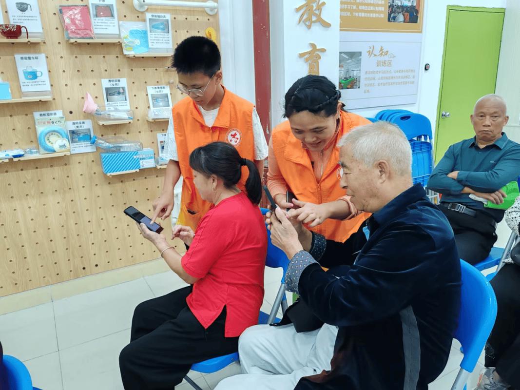 老年智能设备使用培训普及，帮助老人融入数字生活