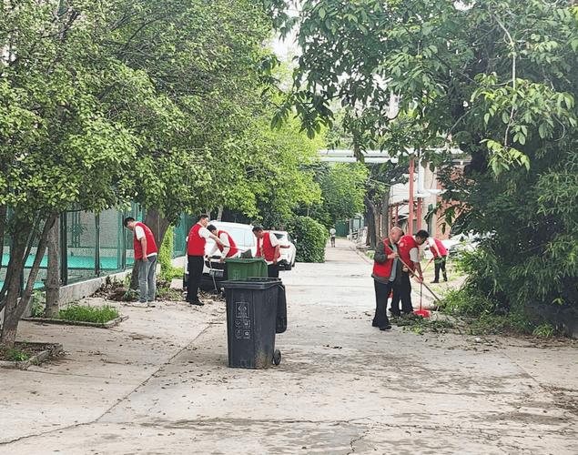 春季爱国卫生运动开展，整治卫生死角