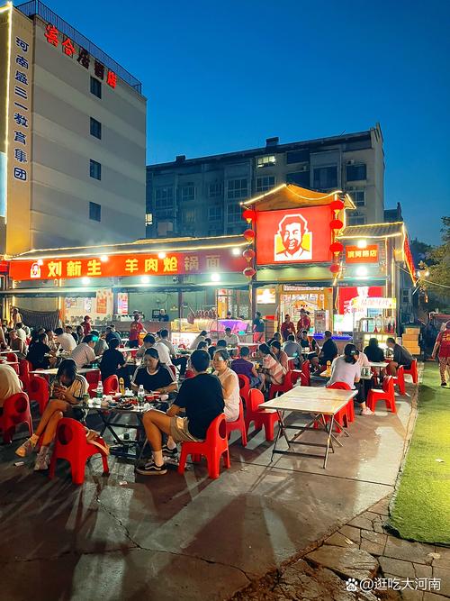 购物中心加大体验业态,餐饮娱乐带动客流回升