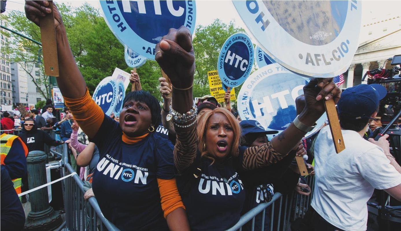美国多地民众举行反战集会，呼吁政府停止海外军事行动