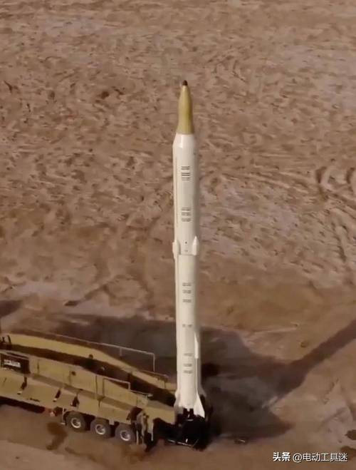 伊朗首次使用泥石弹道导弹反击，击中以军戈兰高地指挥站