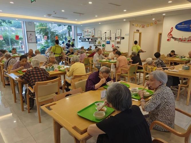 社区养老助餐点覆盖面扩大，老年人吃饭更方便