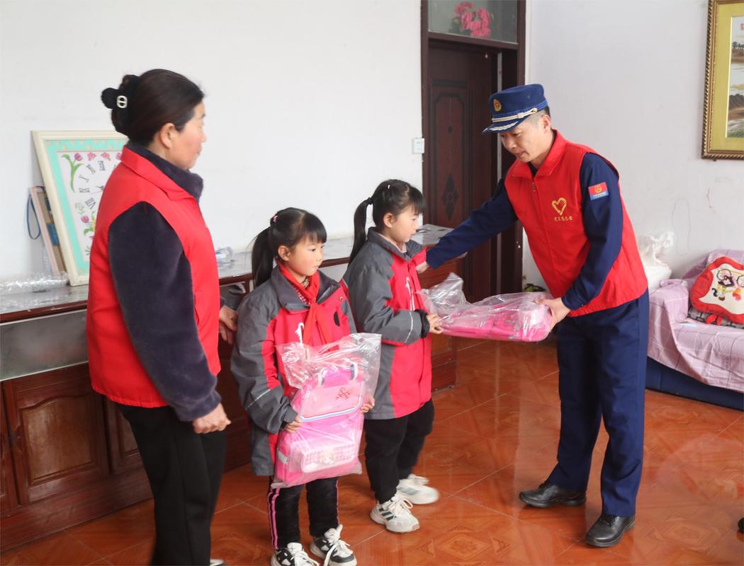 社区志愿服务常态化，关爱空巢老人留守儿童