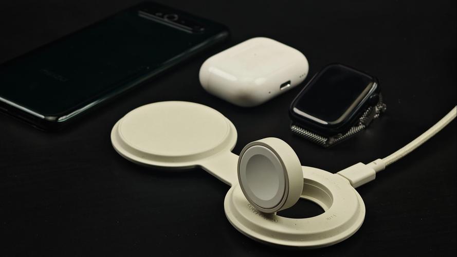 无线充电板,放上去就能充电超方便