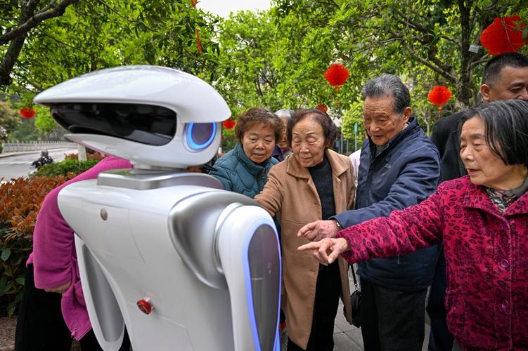老人智能陪伴机器人，陪老人聊天解闷