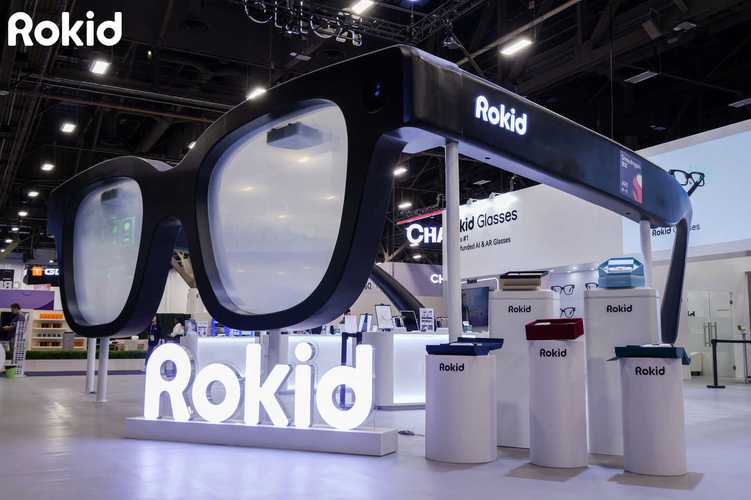 AWE展会多款AI眼镜亮相,无手机消费成为现实