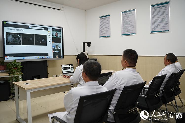 乡村的远程问诊，生病也能看城里的医生