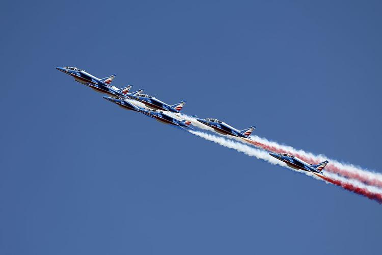 法国举办巴黎航展 展示航空科技成果