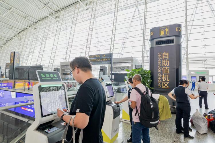 机场的自助值机，不用排队就能办登机