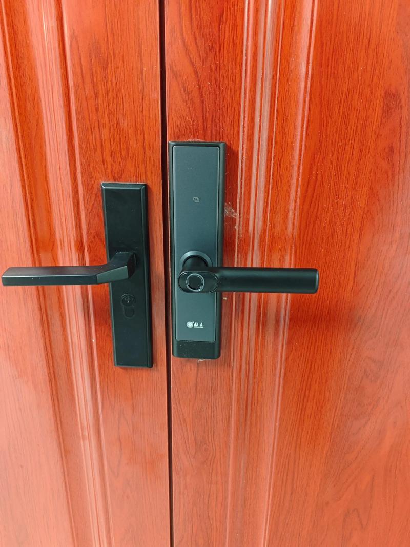 老人智能门锁，指纹开锁不用带钥匙